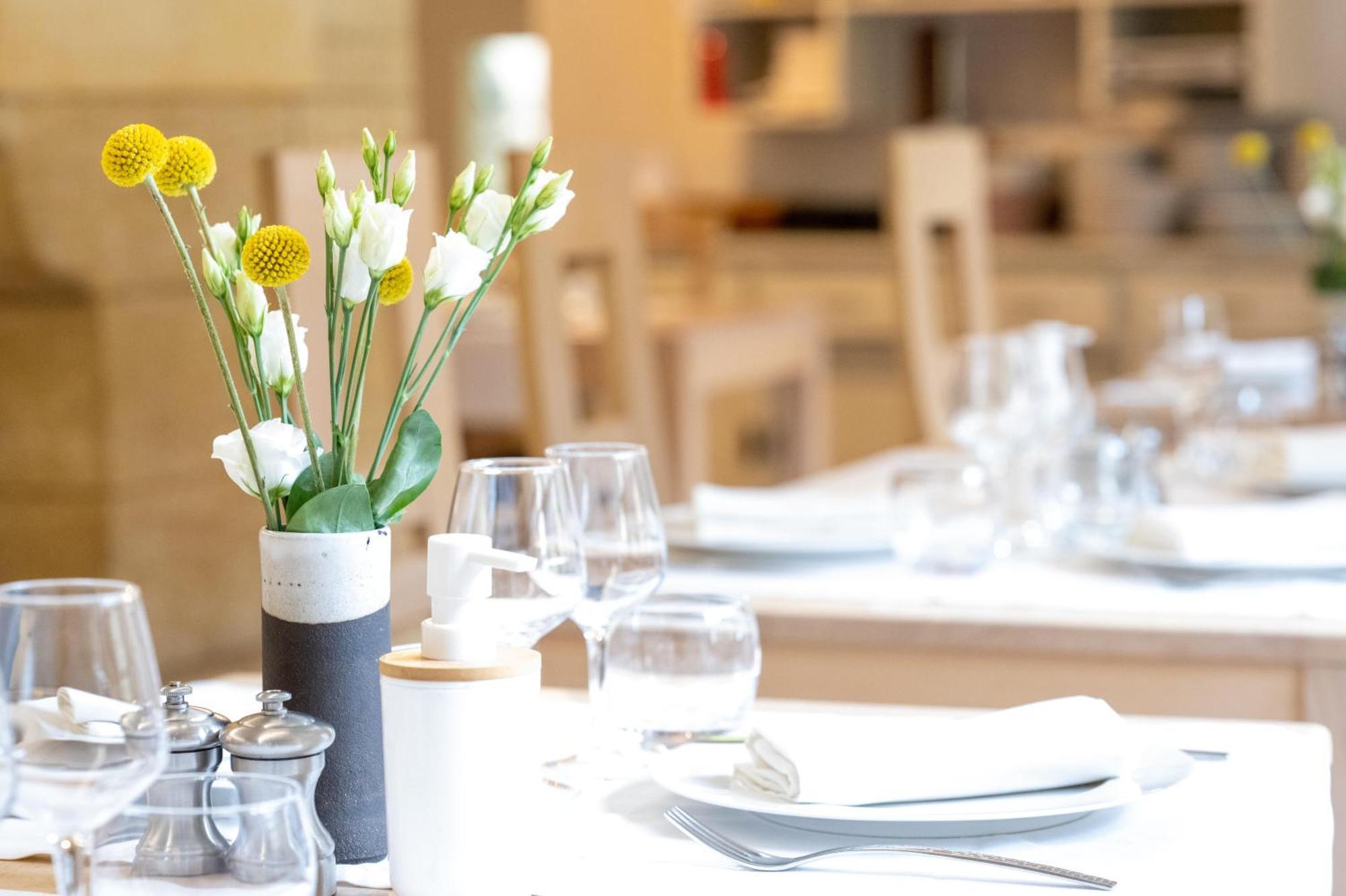 Hotel Restaurant Le Relays Du Chasteau - Logis Hotel Brousse-le-Chateau المظهر الخارجي الصورة