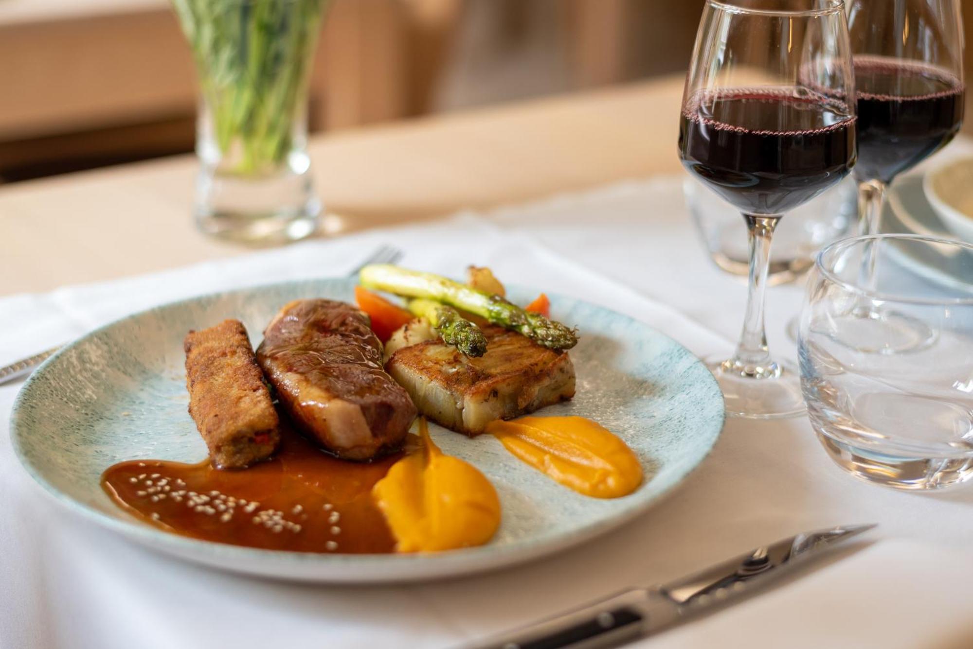Hotel Restaurant Le Relays Du Chasteau - Logis Hotel Brousse-le-Chateau المظهر الخارجي الصورة