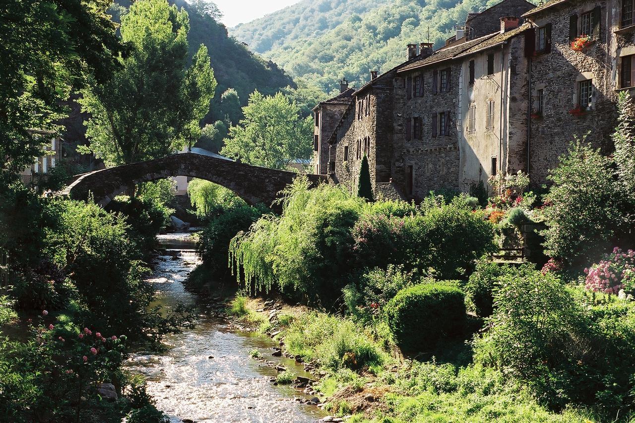 Hotel Restaurant Le Relays Du Chasteau - Logis Hotel Brousse-le-Chateau المظهر الخارجي الصورة