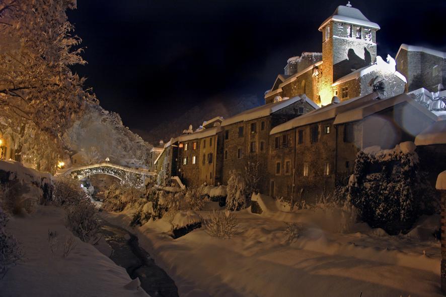 Hotel Restaurant Le Relays Du Chasteau - Logis Hotel Brousse-le-Chateau المظهر الخارجي الصورة